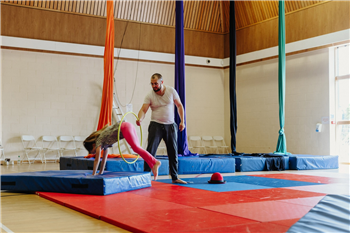 Leo\'s Circus image